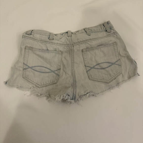 Abercrombie & Fitch Mid Waist Denim Shorts 2 - Picture 3 of 3